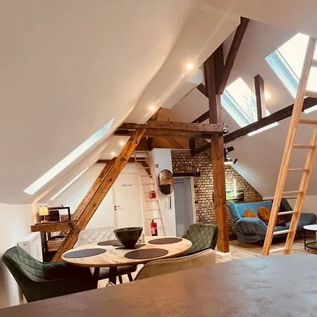 Moderne Dachgeschosswohnung Im Herzen Von *