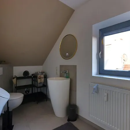 Moderne Dachgeschosswohnung Im Herzen Von 아파트