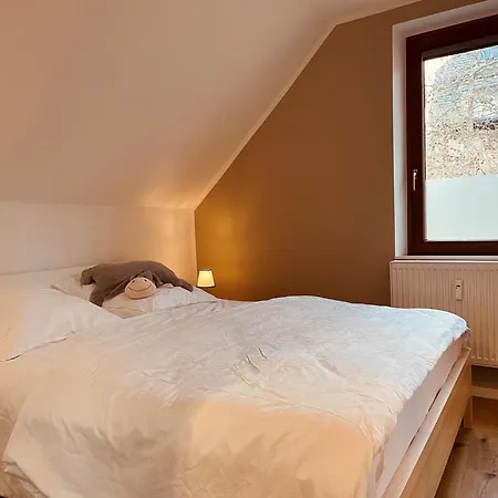 Moderne Dachgeschosswohnung Im Herzen Von 아파트 알자이