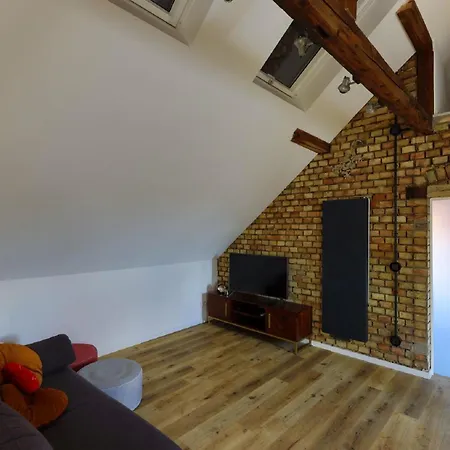 Moderne Dachgeschosswohnung Im Herzen Von *