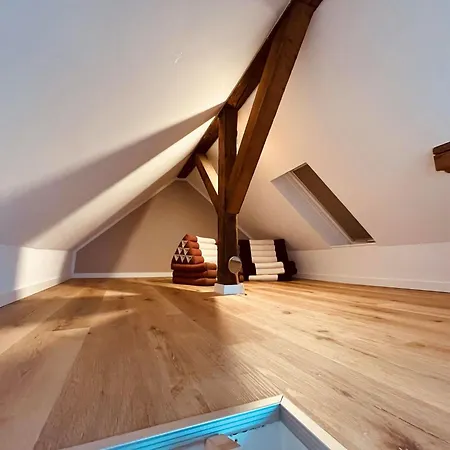 Moderne Dachgeschosswohnung Im Herzen Von