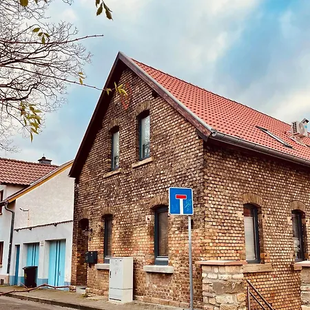 Moderne Dachgeschosswohnung Im Herzen Von 아파트