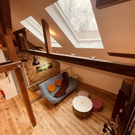 Moderne Dachgeschosswohnung Im Herzen Von 아파트 *