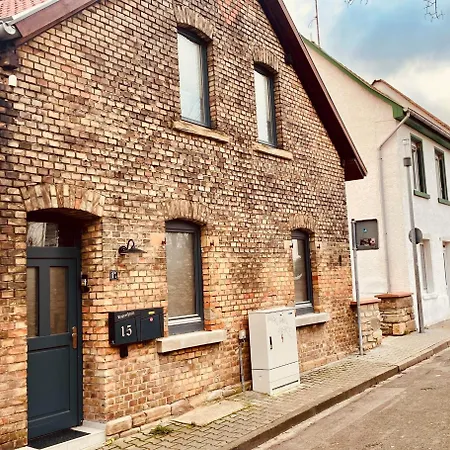 Moderne Dachgeschosswohnung Im Herzen Von 아파트