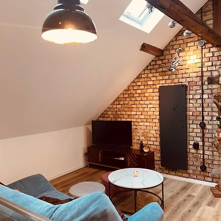 아파트 Moderne Dachgeschosswohnung Im Herzen Von